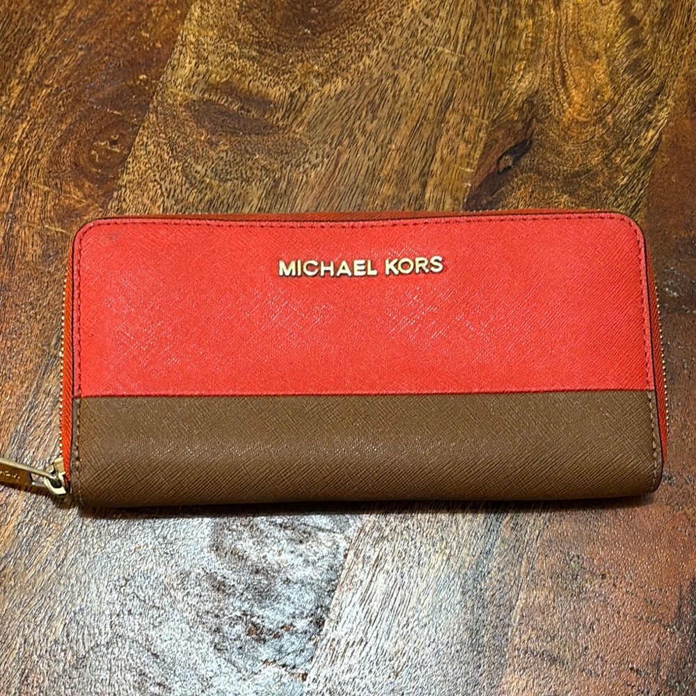 Michael Kors Jet Set Travel Large Signature Logo Wallet